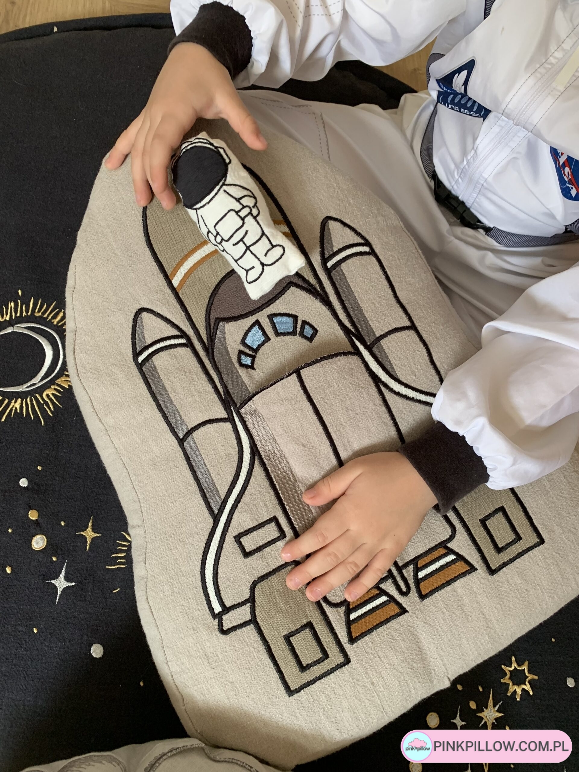 Lniana poduszka w kształcie Rakiety + Astronauta w Zestawie