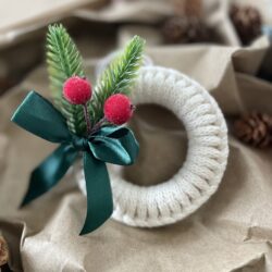 Świąteczna Zawieszka na Choinkę - Wzór Mini Wianek