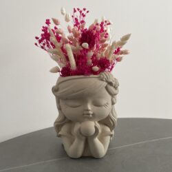 Doniczka Dziewczynka betonowa z Suszonymi kwiatami