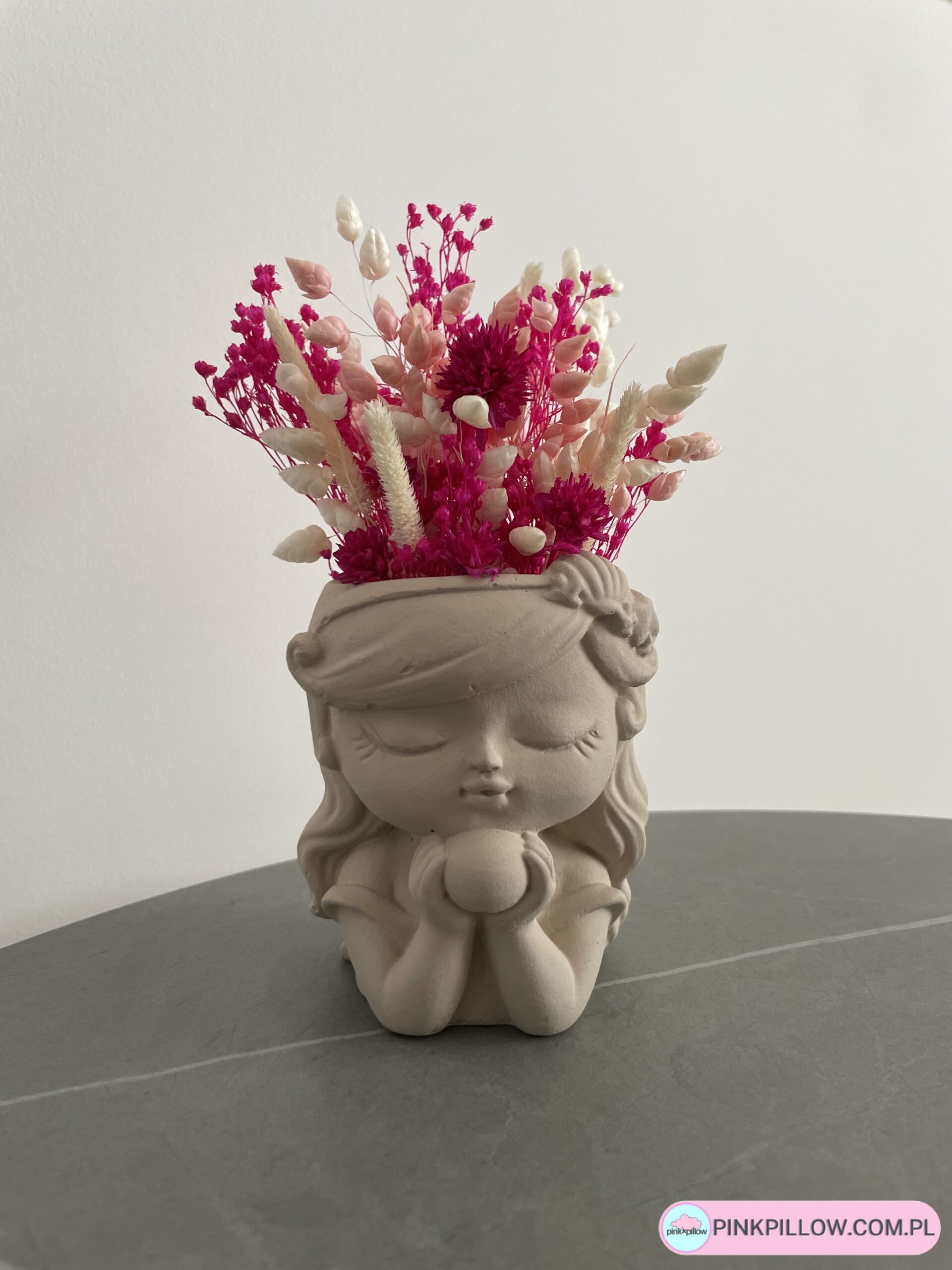 Doniczka Dziewczynka betonowa z Suszonymi kwiatami
