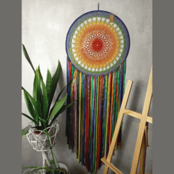 Ręcznie wykonany łapacz snów czakry 50 cm z włóczki i kolorowych tasiemek jako dekoracja ścienna boho