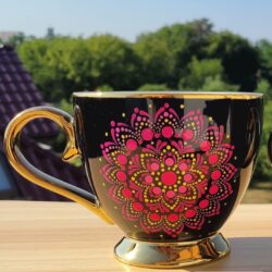 Kubek ręcznie malowany 400 ml - Wzór Czerwona Mandala na Czarnym tle