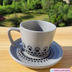 Filiżanka ze Spodkiem - Kolor Jasno szary z Czarnym zdobieniem