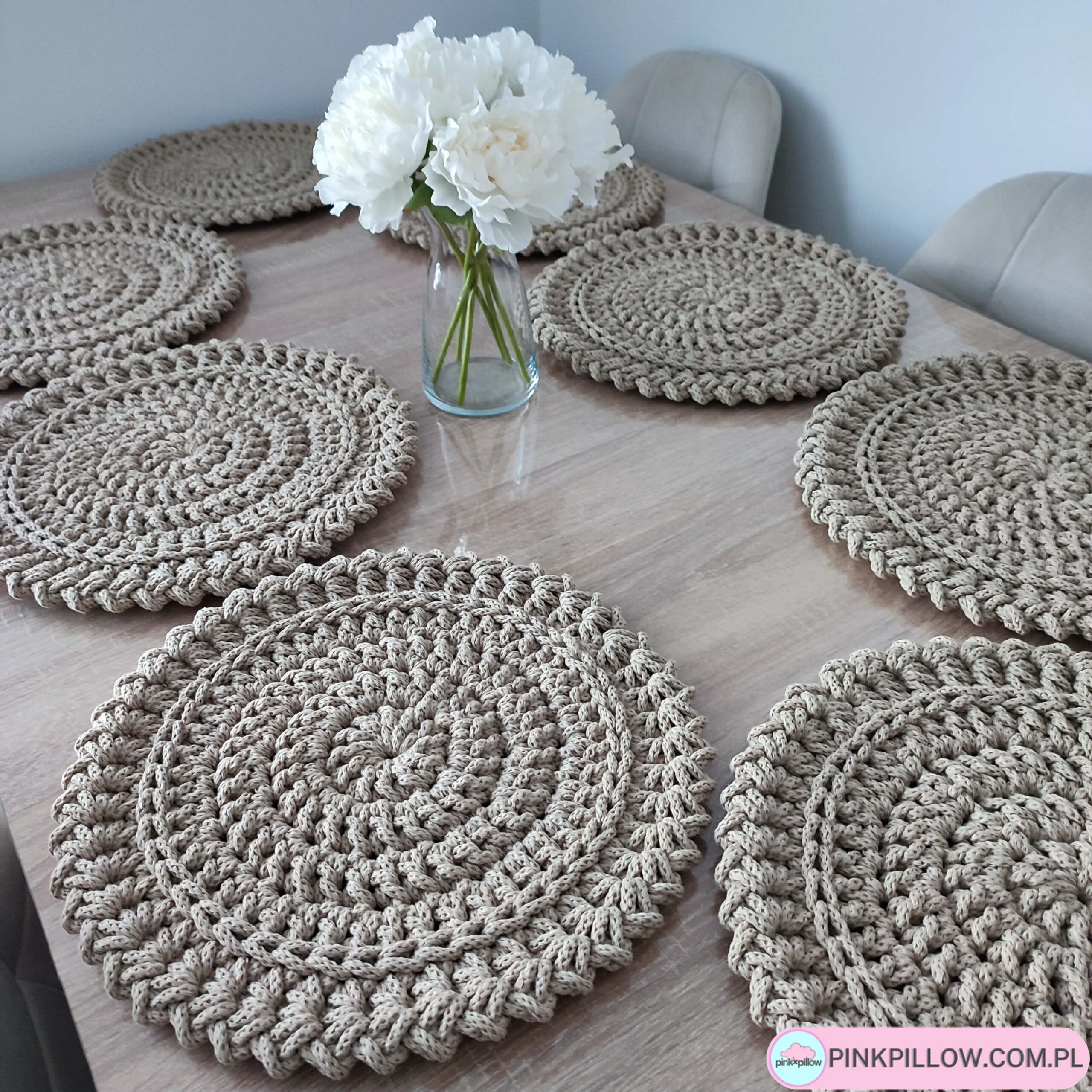 Komplet podkładek szydełkowych ze sznurka 8 szt. - Średnica 32 cm - obrazek 3