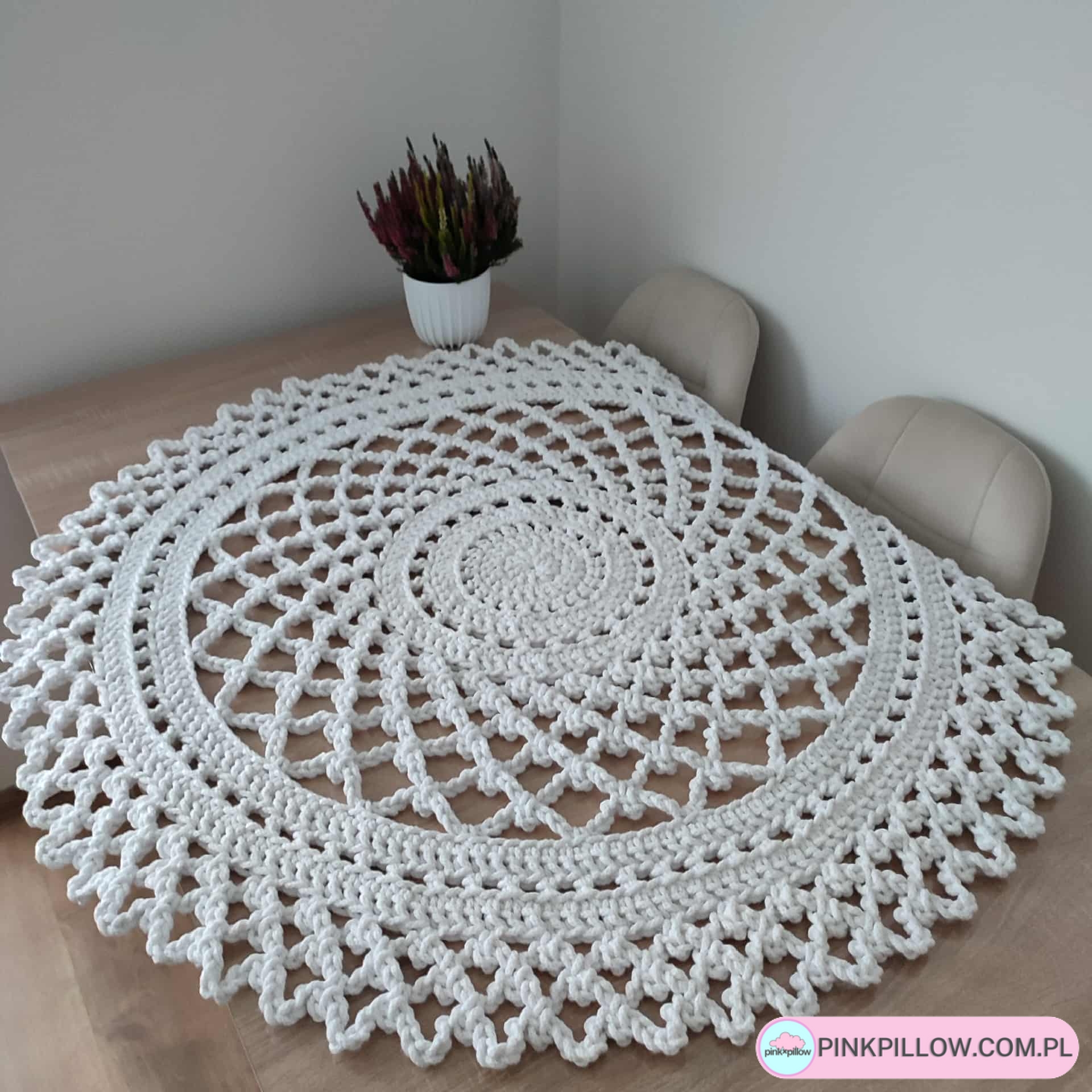 Obrus okrągły Koronkowy 110 cm - Różne Kolory