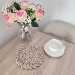 Podkładka ze sznurka szydełkowana 20 cm - Kolor Karton