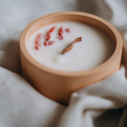 Świeca z suszonymi Kwiatami - Różne zapachy