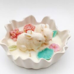 Świeca sojowa "Zajączki" w gipsowej misie