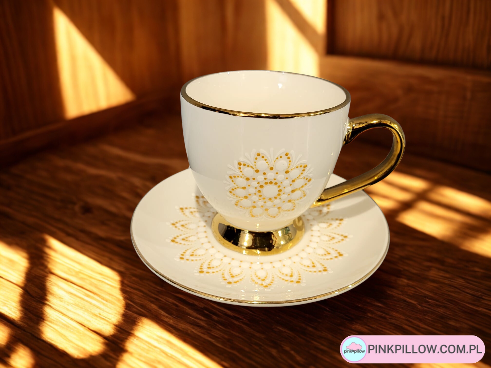 Malowana Filiżanka ze Złotą Mandalą