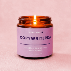 Świeca sojowa z napisem copywriterka