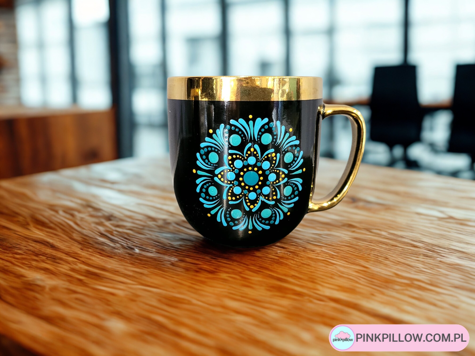 Kubek ze Złotą obwódką ręcznie zdobiony w Turkusowo-Złotą Mandalę