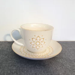 Biały Kubek z podstawką 240 ml - Złota Mandala