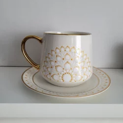 Duża Filiżanka z Talerzykiem - Wzór Złoto-Biała Mandala
