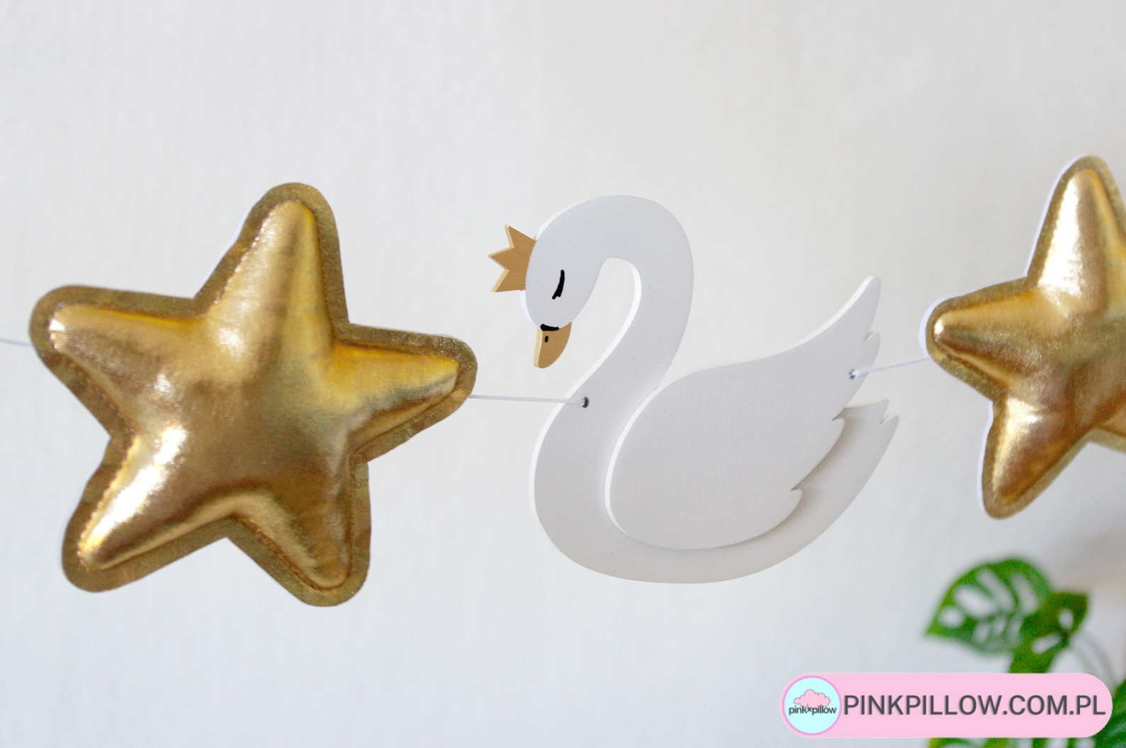 Girlanda Łabędzie i Gwiazdki – Dekoracja do pokoju dziecięcego