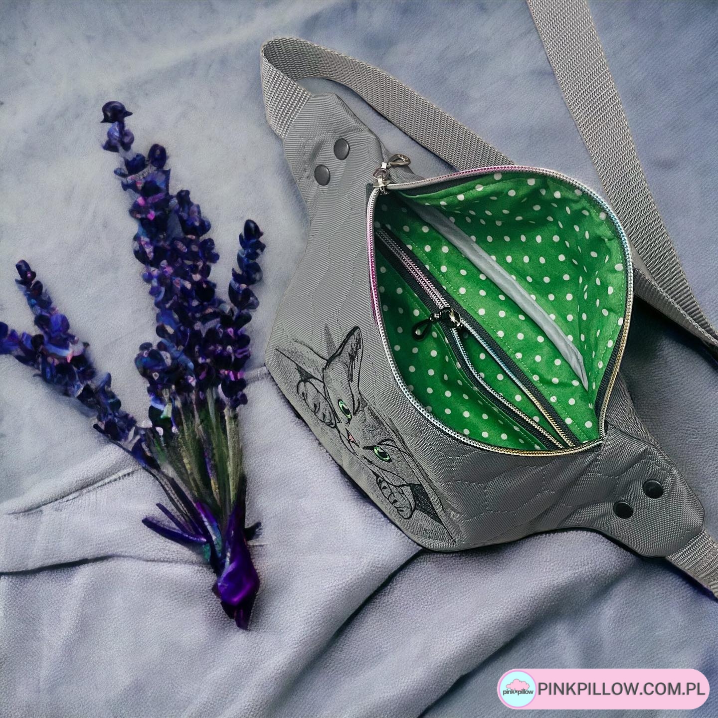 Nerka z haftem - Wzór Kot - Wnętrze