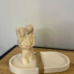 Świeca Para w objęciu - Różne Zapachy i Kolory