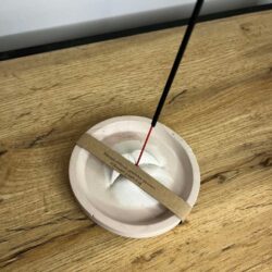 Podstawka pod kadzidełko z gipsu - Wzór Usta - Różne Kolory