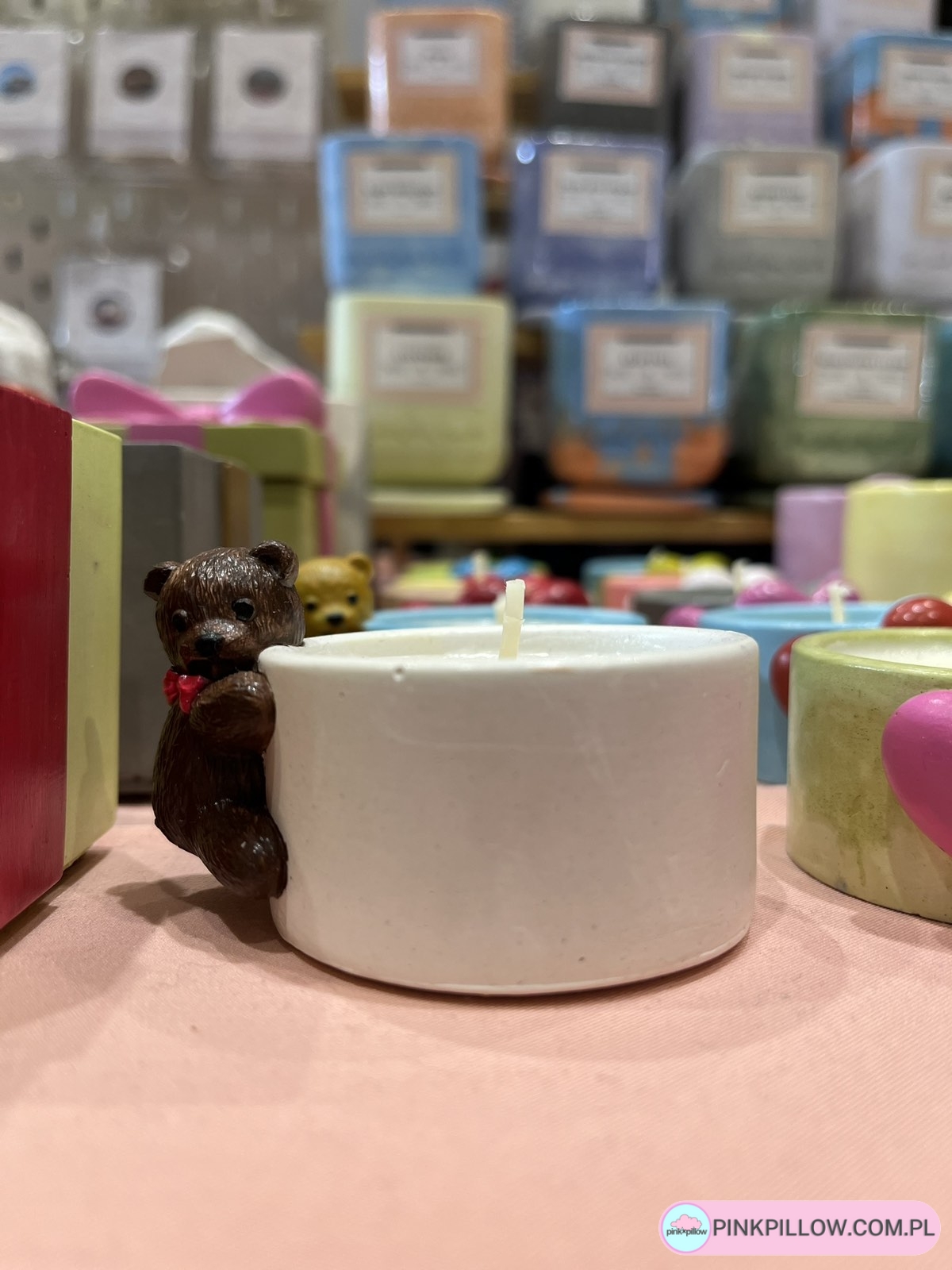 Mała świeca w osłonce z gipsu 50 ml - Wzór Miś - Różne Kolory i Zapachy