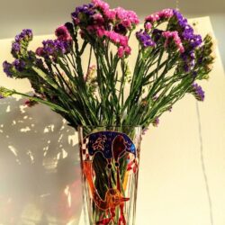 Witrażowy Wazon ręcznie malowany - Wzór Pióro Prawdy