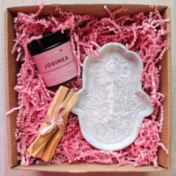 Zestaw prezentowy dla Joginki - Świeczka + Palo Santo + Podstawka