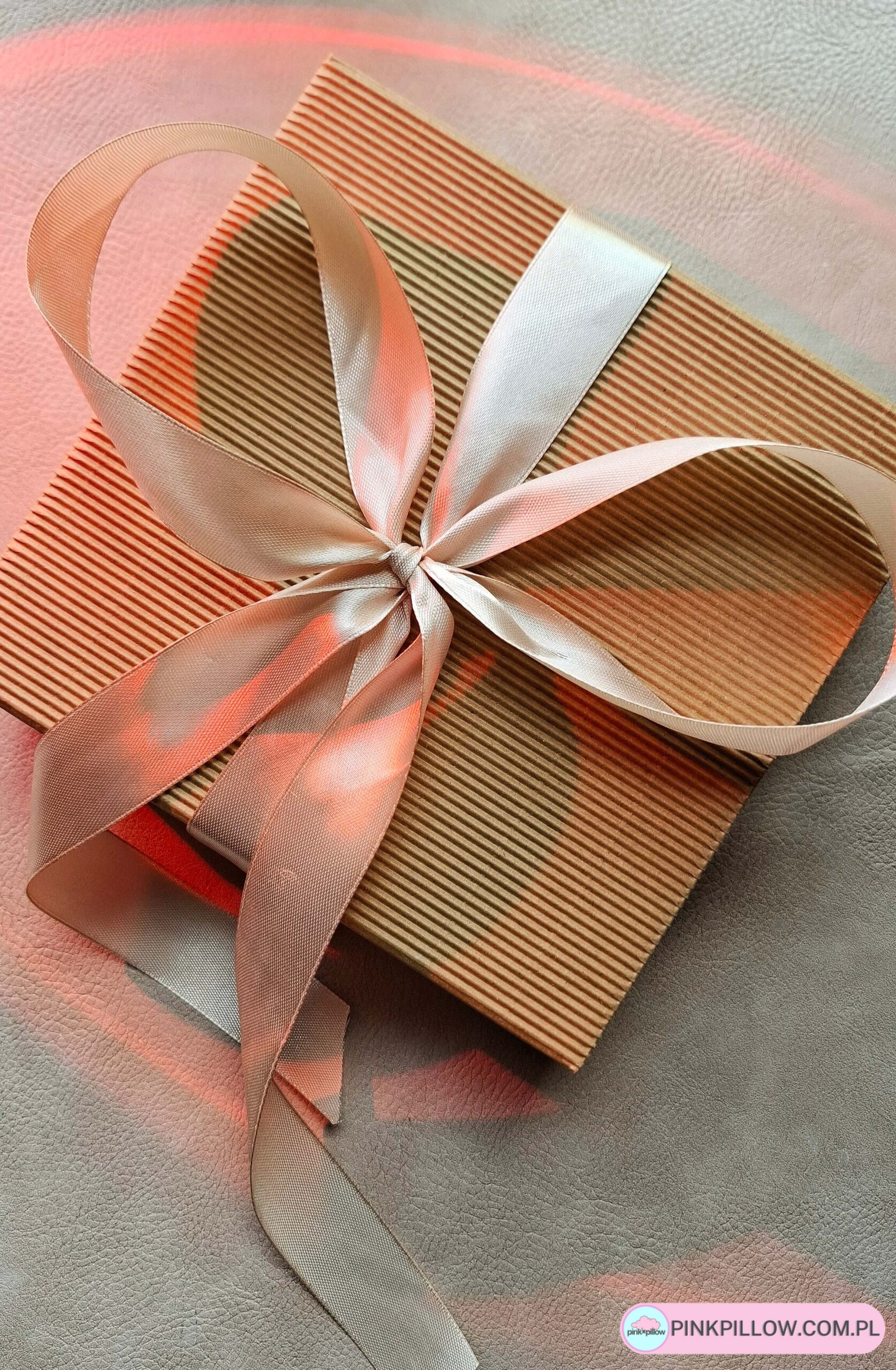 Świeca Joginka spakowana na prezent