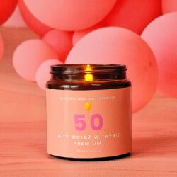 swieca sojowa o zapachu prosecco na 50 urodziny dla kobiety