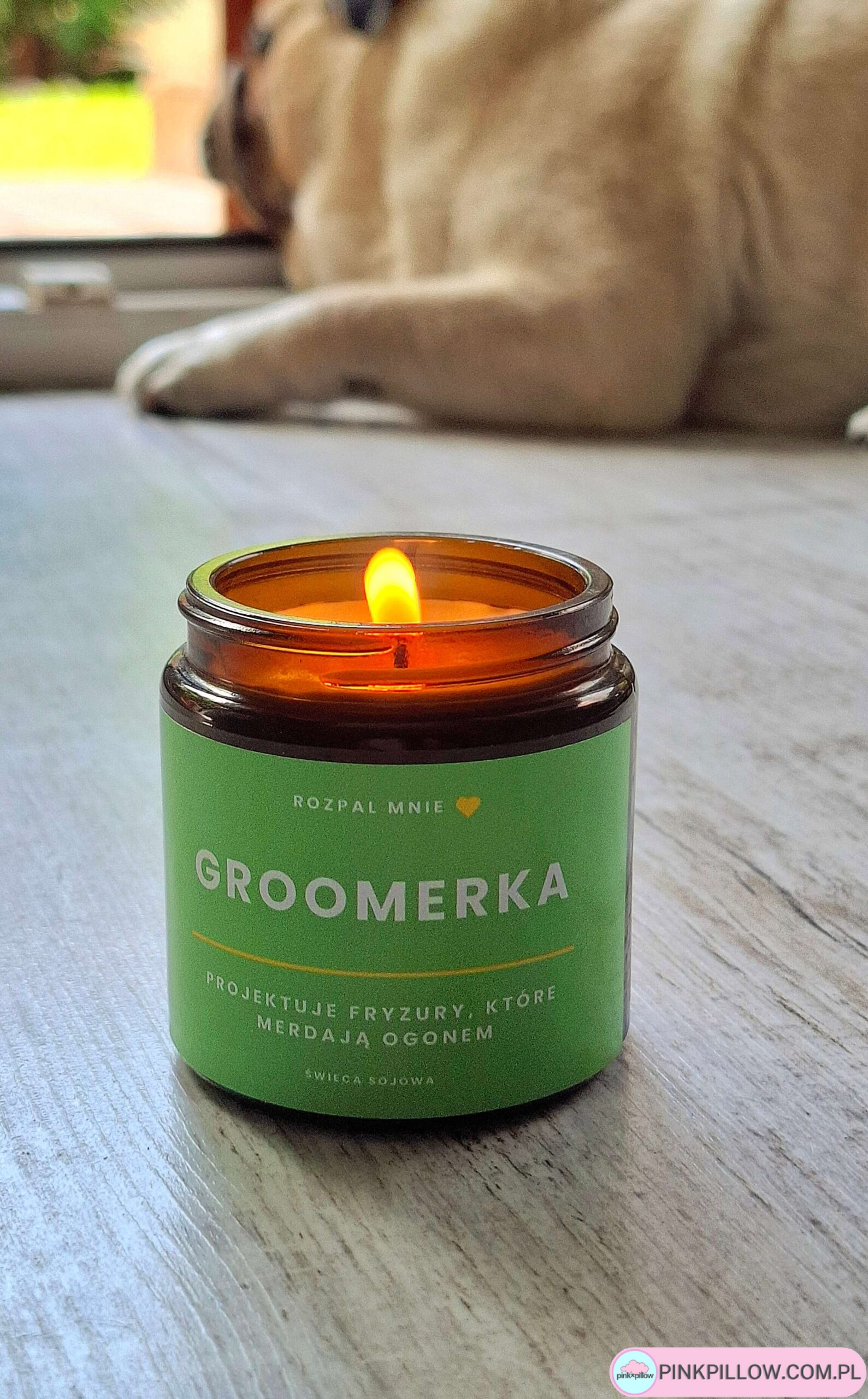 świeca sojowa w szkle o pojemności 120 ml z napisem groomerka