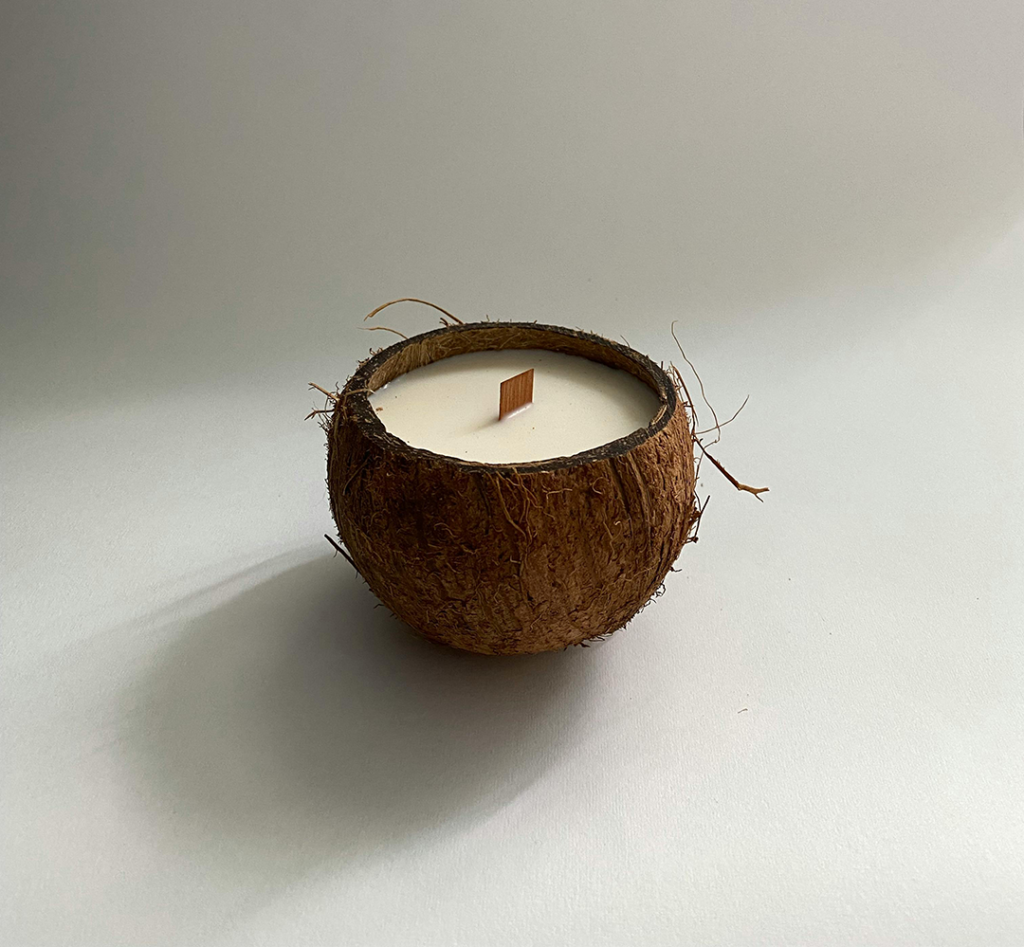 Świeca z Wosku Kokosowego w Kokosie