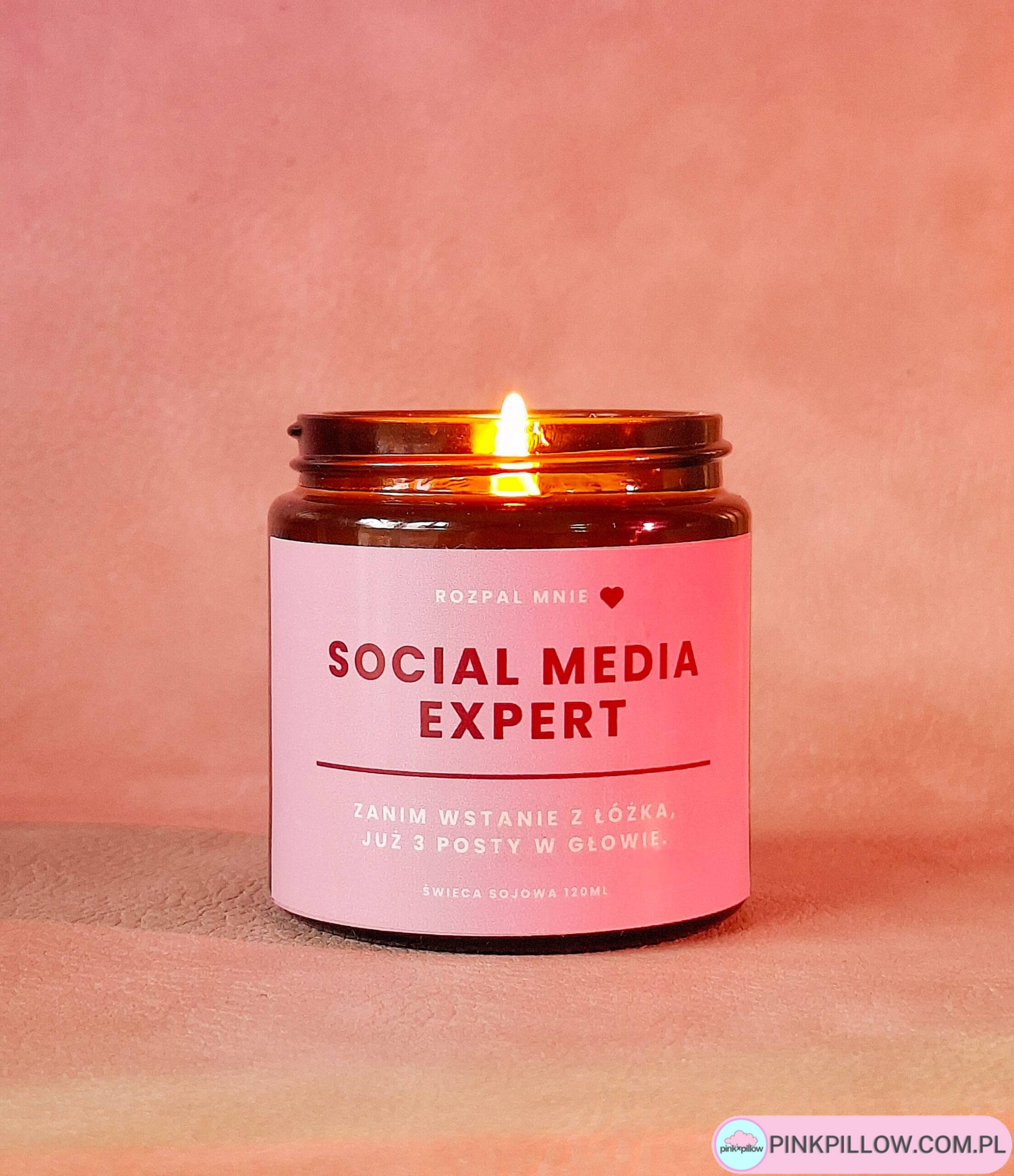 Świeca sojowa w szkle 120ml z napisem Social Media Expert - świeczka na prezent dla specjalistki od social mediów.