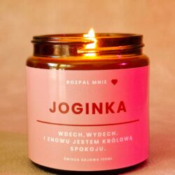 Prezent dla miłośnika Jogi Świeca "Joginka" - Różne Zapachy