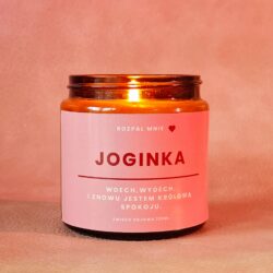 Świeca sojowa zapachowa na prezent dla kobiety praktykującej jogę.