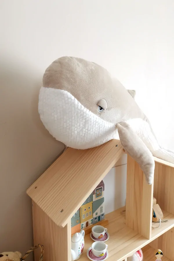 Dekoracyjny welurowy Wieloryb dla dziecka - Przód